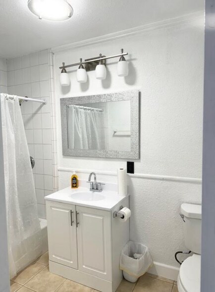 1st Floor Full Bathroom - 711 W Spruce St