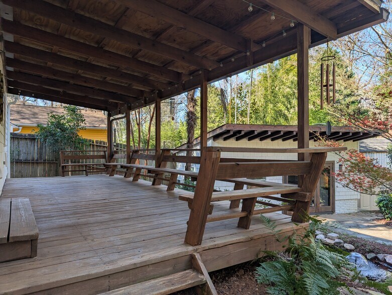 Building Photo - 1096 Oakfield Dr SE