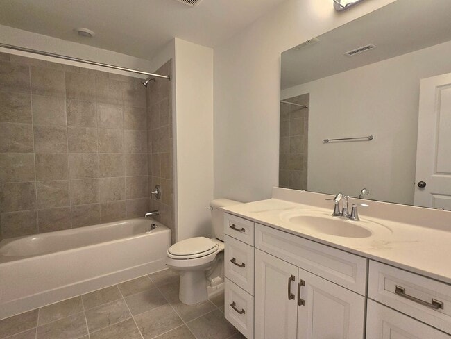 Building Photo - Stunning BRAND NEW 5 Bedroom / 4 Bath Home located in North Ridge