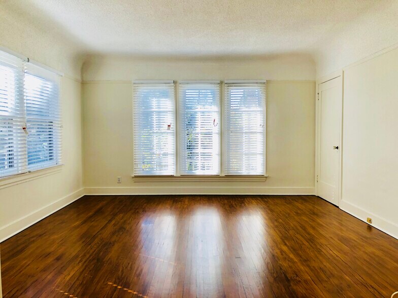 Living Room - 1134 N Gardner St