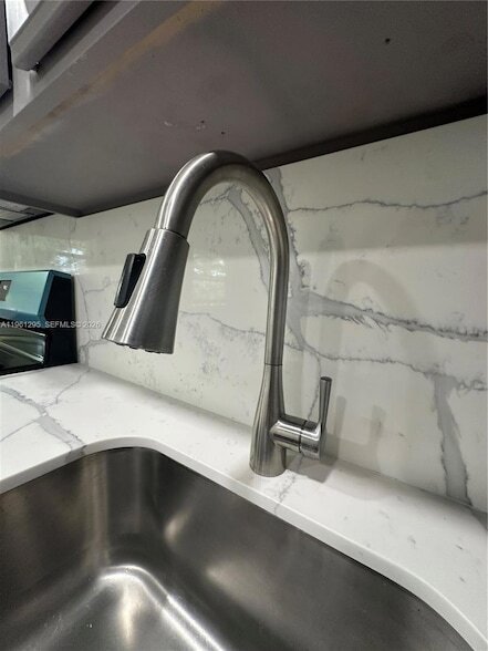 Building Photo - 1109 NE 6th Ave