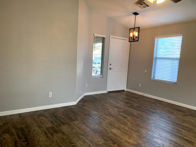 Building Photo - 3 BEDROOM 2 BATH CORNER LOT HOME WITH 2 CA...