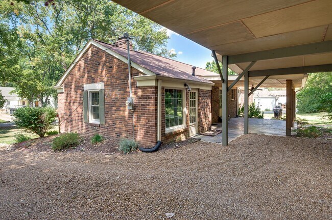 Building Photo - 5040 Stillwood Dr