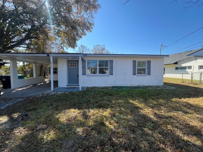 Building Photo - Charming 3-Bed / 2-Bath Renovated Rental in Washington Shores – Prime Orlando Location!
