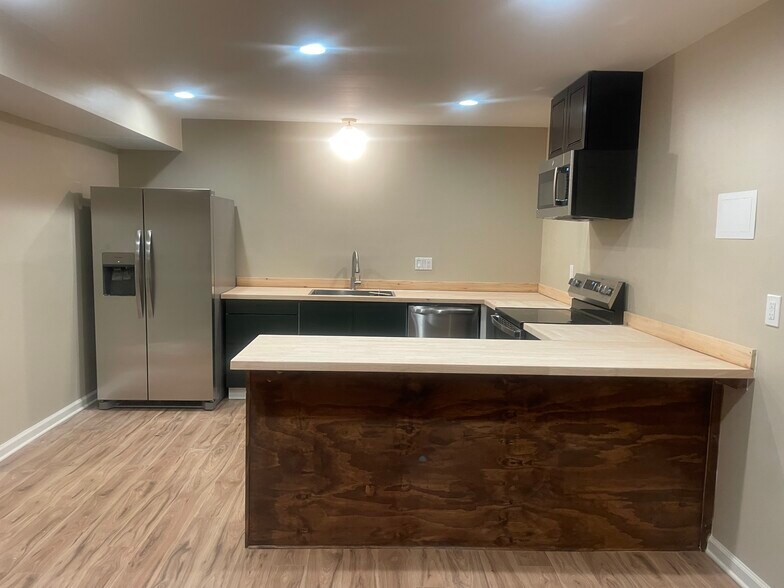 Kitchen - 2409 Foxtrot Rd