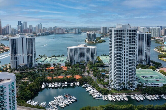 Building Photo - 3500 Mystic Pointe Dr
