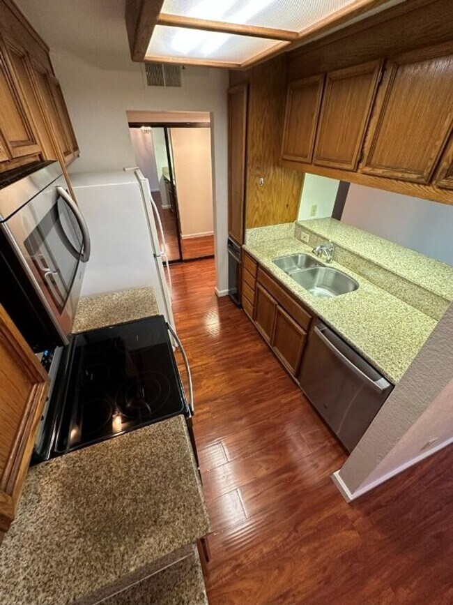 Building Photo - Nor Cal Realty, Inc - 2 bedroom 1.5 bath c...