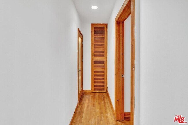 Building Photo - 1405 Ocean Park Blvd