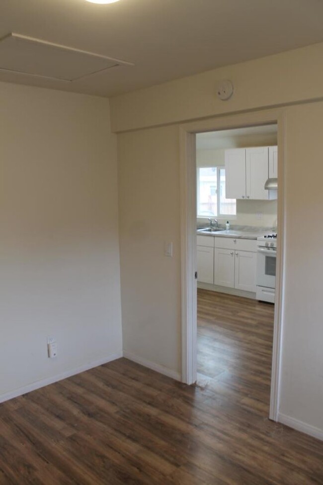 Building Photo - 1Bed/1Bath in Vista~ E. California