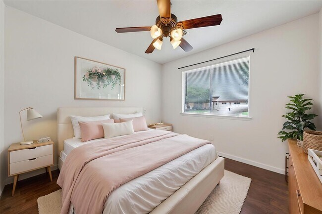 Building Photo - 17002 Dew Drop Ln