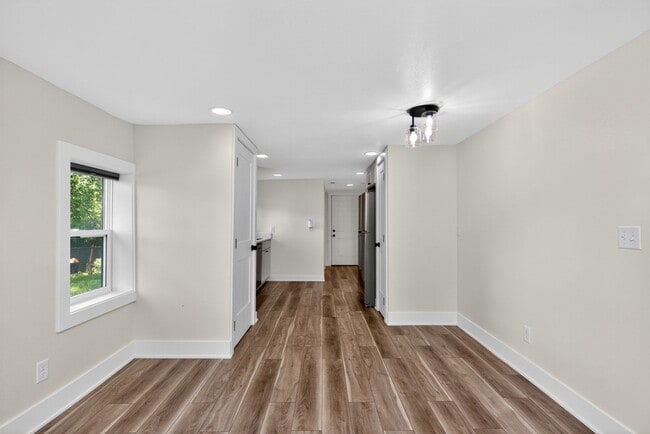 Building Photo - Newly Updated!! 3 Bedroom, 1 Bathroom Home in Des Moines!