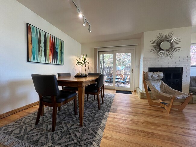 Building Photo - Spacious 4 Bed/3.5 Bath in Boulder - Available July 6th!