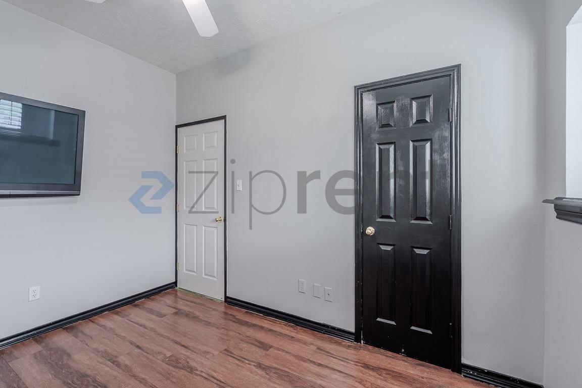 Building Photo - 7934 Round Rock Dr