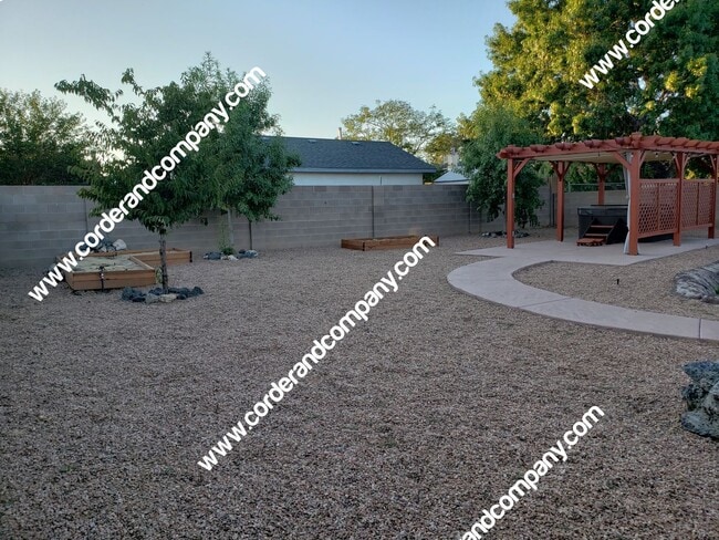 Building Photo - Beautiful 3 Bedroom, 2 Bathroom, 3 Car Gar...
