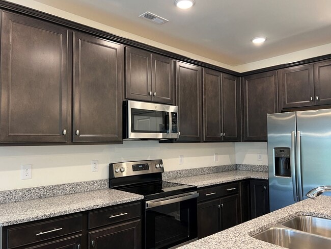 Building Photo - Coming Soon - Beautiful 3 bedroom 2.5 bath Home in Roebuck!