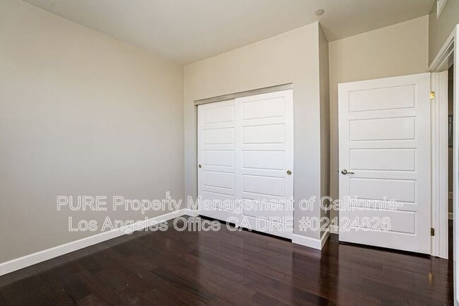 Building Photo - 11740 Vanowen St