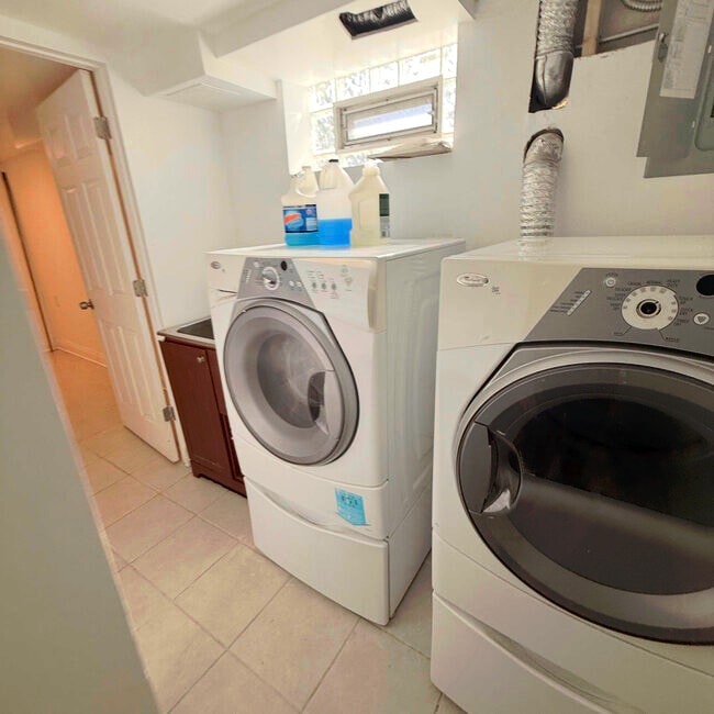 Building Photo - 3857 W 51st St