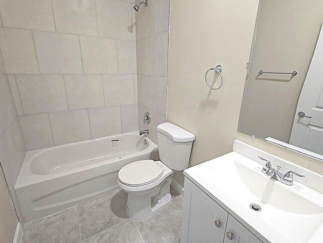 Building Photo - 4951 Serafica Dr