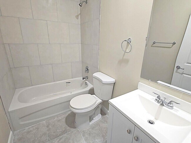 Building Photo - 4955 Serafica Dr