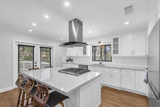 Building Photo - 748 Nina Dr