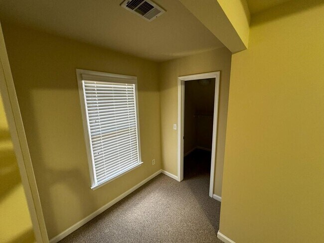 Building Photo - 2620 Springmonte Pl