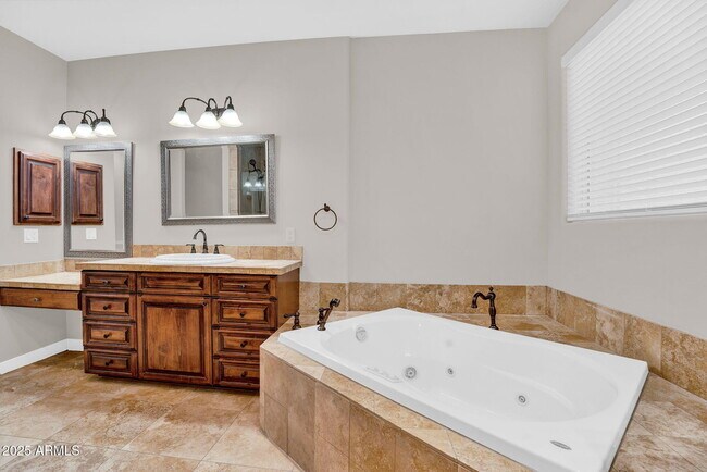 Building Photo - 1414 W Coral Reef Dr