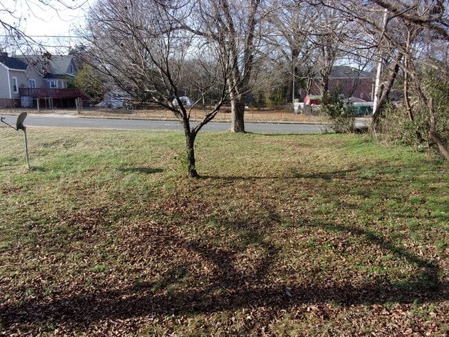 Building Photo - 311 Hasty St