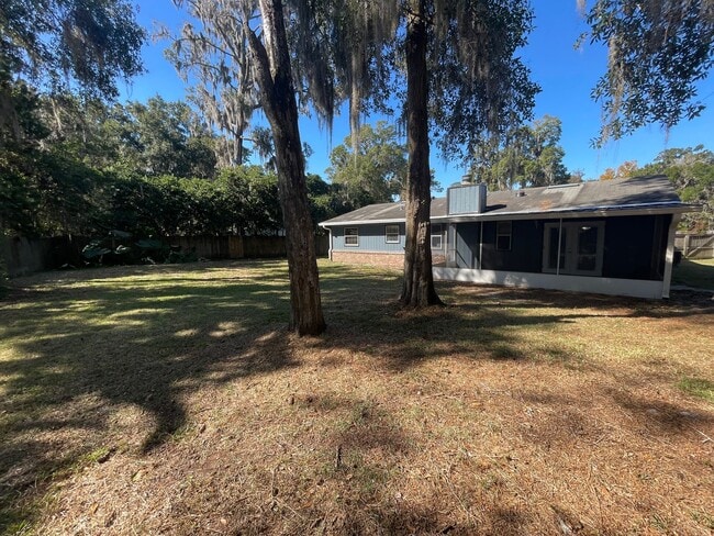 Building Photo - 3/2 (Valwood) This beautifully refreshed home sits in the highly sought-after Valwood community