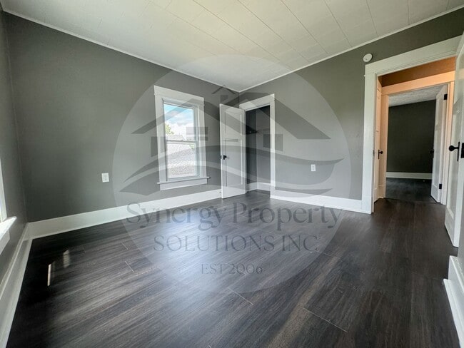 Building Photo - Crestline Home Available Now