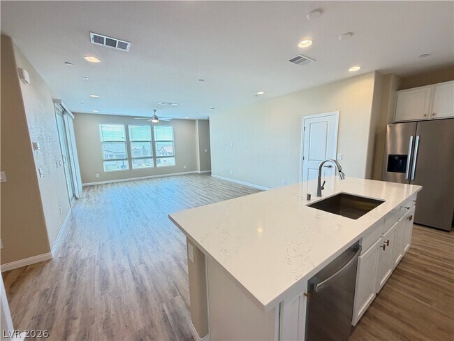 Building Photo - 1741 N Desert Foothills Dr