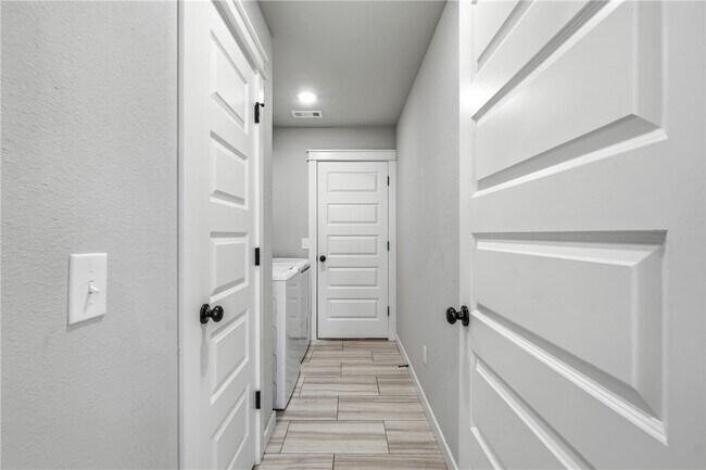 Building Photo - 14 Drew Ln