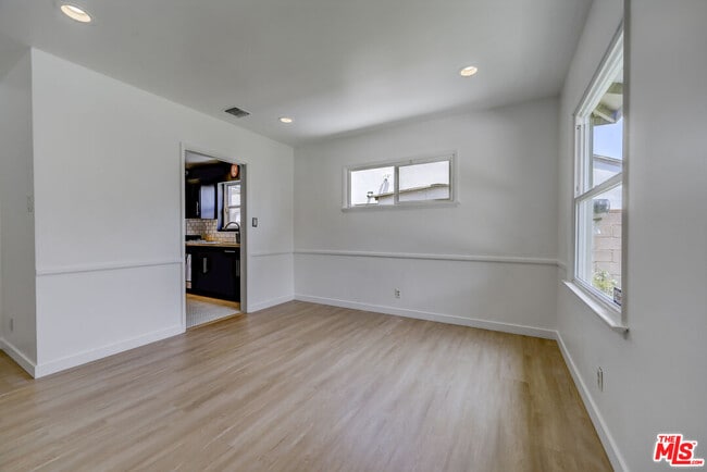 Building Photo - 6044 Varna Ave