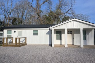 Building Photo - CHARMING RANCH STYLE HOME AVAILABLE MARCH 9TH!