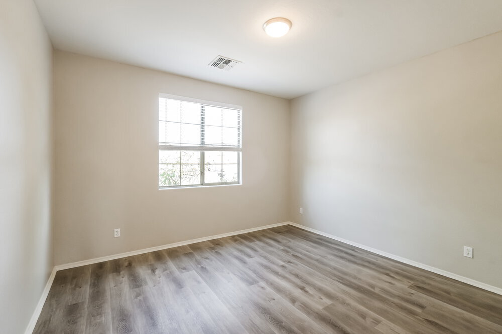 Building Photo - 14079 W Bloomfield Rd