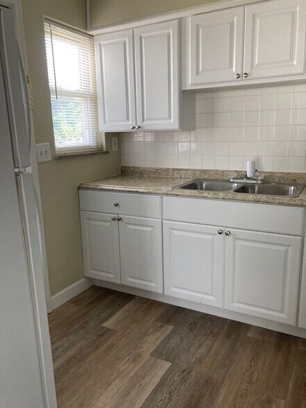 Building Photo - 318 W Xenia Dr