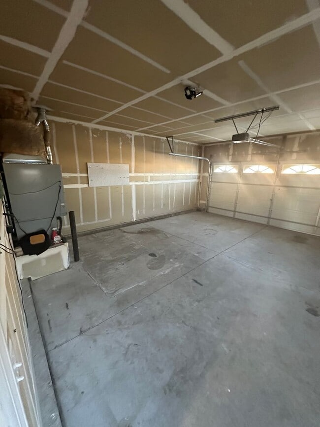 Building Photo - 904 Julia Ln