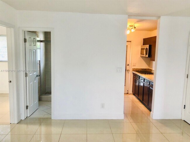 Building Photo - 1025 SE 15th St