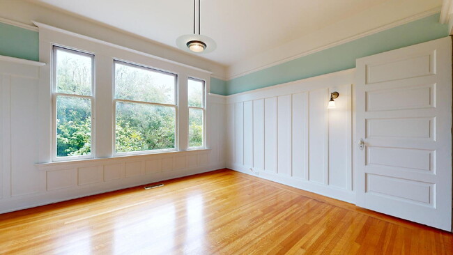 Building Photo - Charming 2BR/1BA in Cole Valley – Garage Parking, In-Unit Laundry & Private Backyard