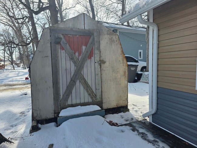 Building Photo - Updated 1-Bedroom, 1-Bathroom Home – $995/Month