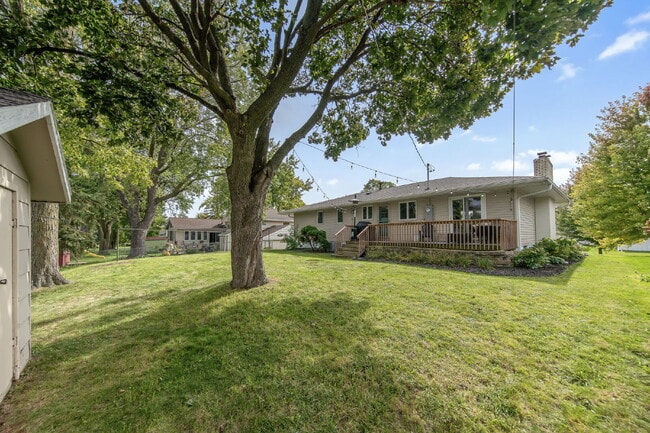 Building Photo - Gorgeous 3 Bedroom In Saint Anthony Villag...