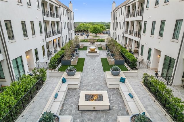 Building Photo - 5270 Town and Country Blvd