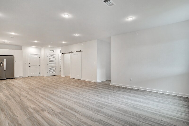 Building Photo - 100 Mockingbird Ln W