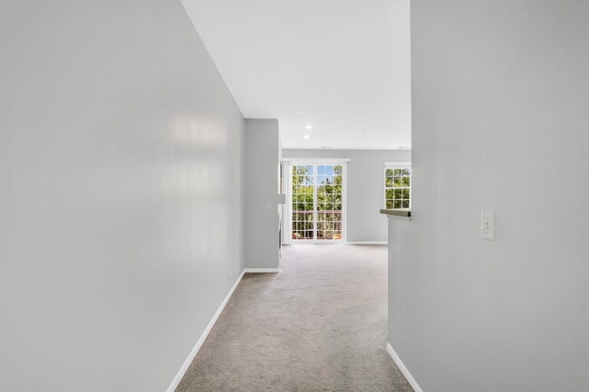 Building Photo - 210 Rosehall Dr