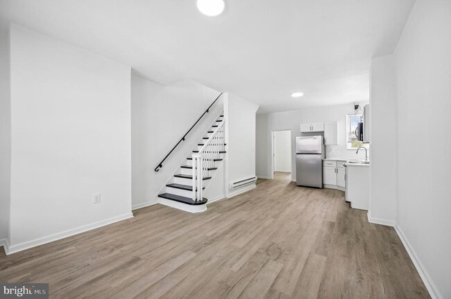 Building Photo - 462 E Cosgrove St