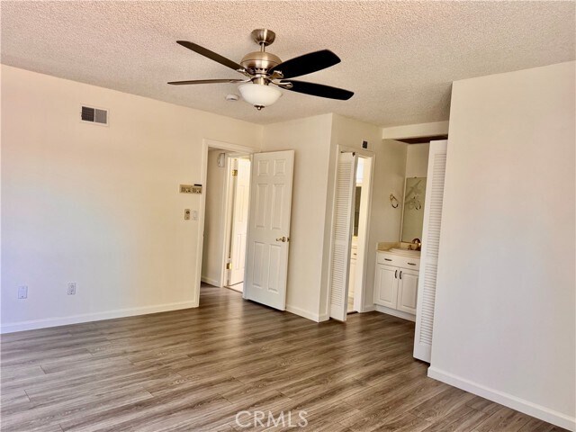 Building Photo - 202 S Barbara Way