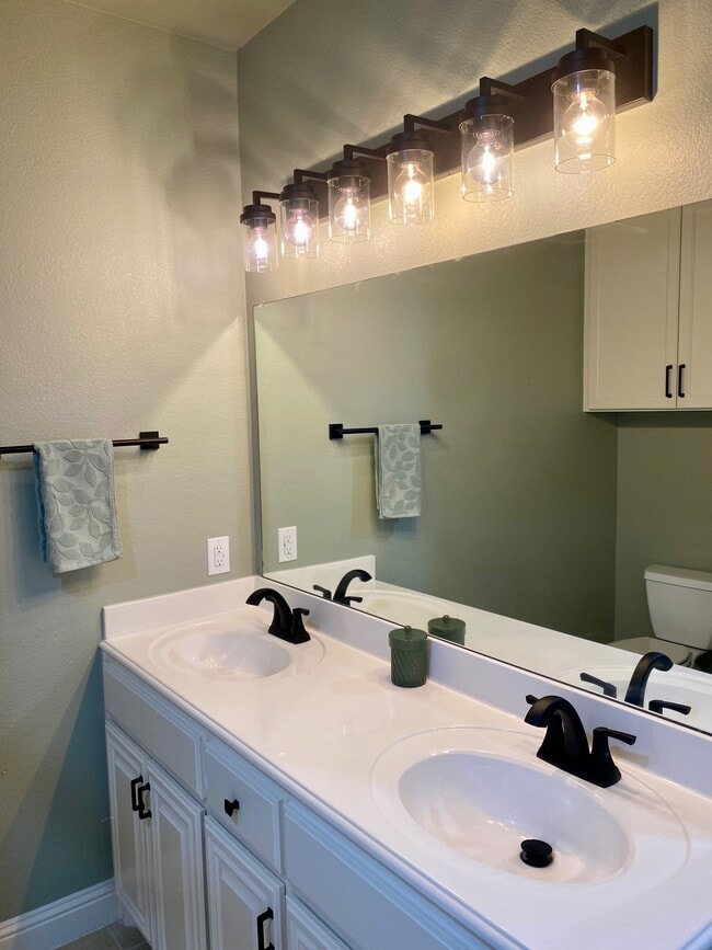 Building Photo - 5432 Mesquite Dr