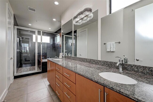 Building Photo - 2301 Camden Dr