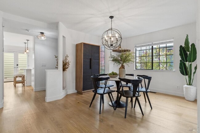 Building Photo - 93 Ashford Ave