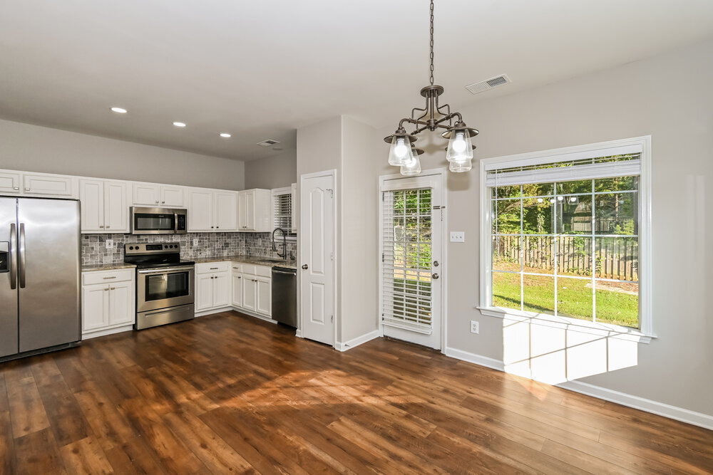 Building Photo - 8138 Woodson Dr