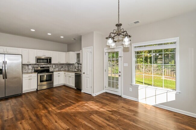 Building Photo - 8138 Woodson Dr